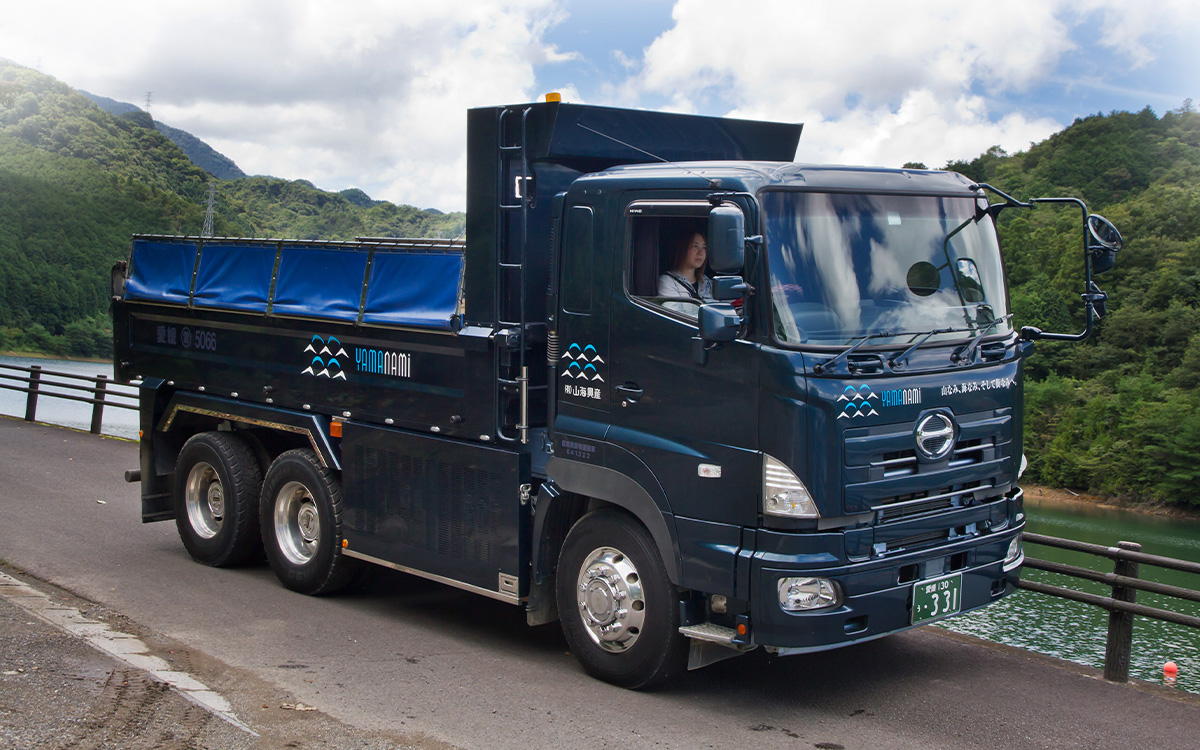 山海興産 ダンプカー